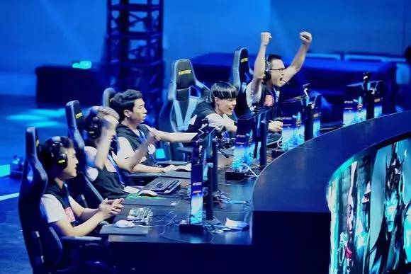 CS2重组已经开始——2024年秋季和2025年冬季的所有阵容变动